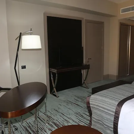 Ramada By Wyndham Otel
